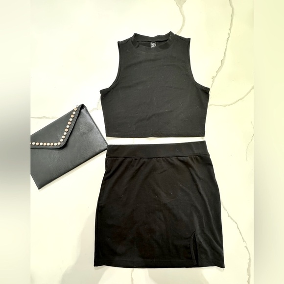 na Dresses & Skirts - SMALL Set Skirt Top Crop Black 🖤